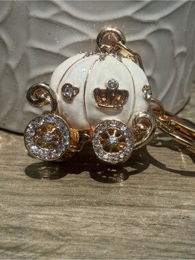 NWT Cinderella's White 3D Pumpkin Coach Carriage Keychain